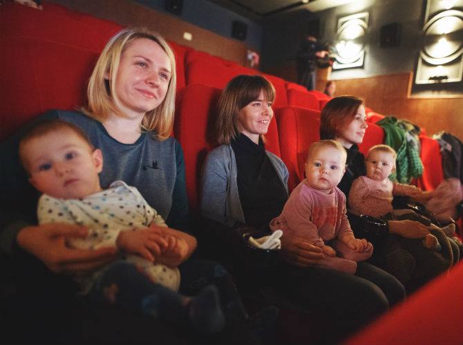 У Франківську вперше пройшов тихий кінопоказ –  для мам з дітьми (фото)