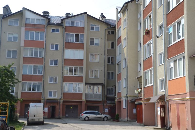 В Івано-Франківську у будинку ОСББ встановили нові вікна на 58 500 гривень