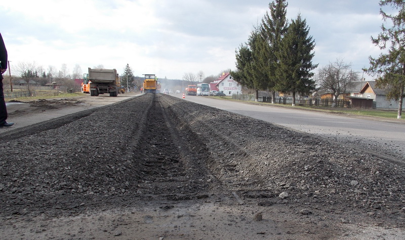 Облавтодор оголосив 16 тендерів на ремонт доріг на Прикарпатті (перелік)
