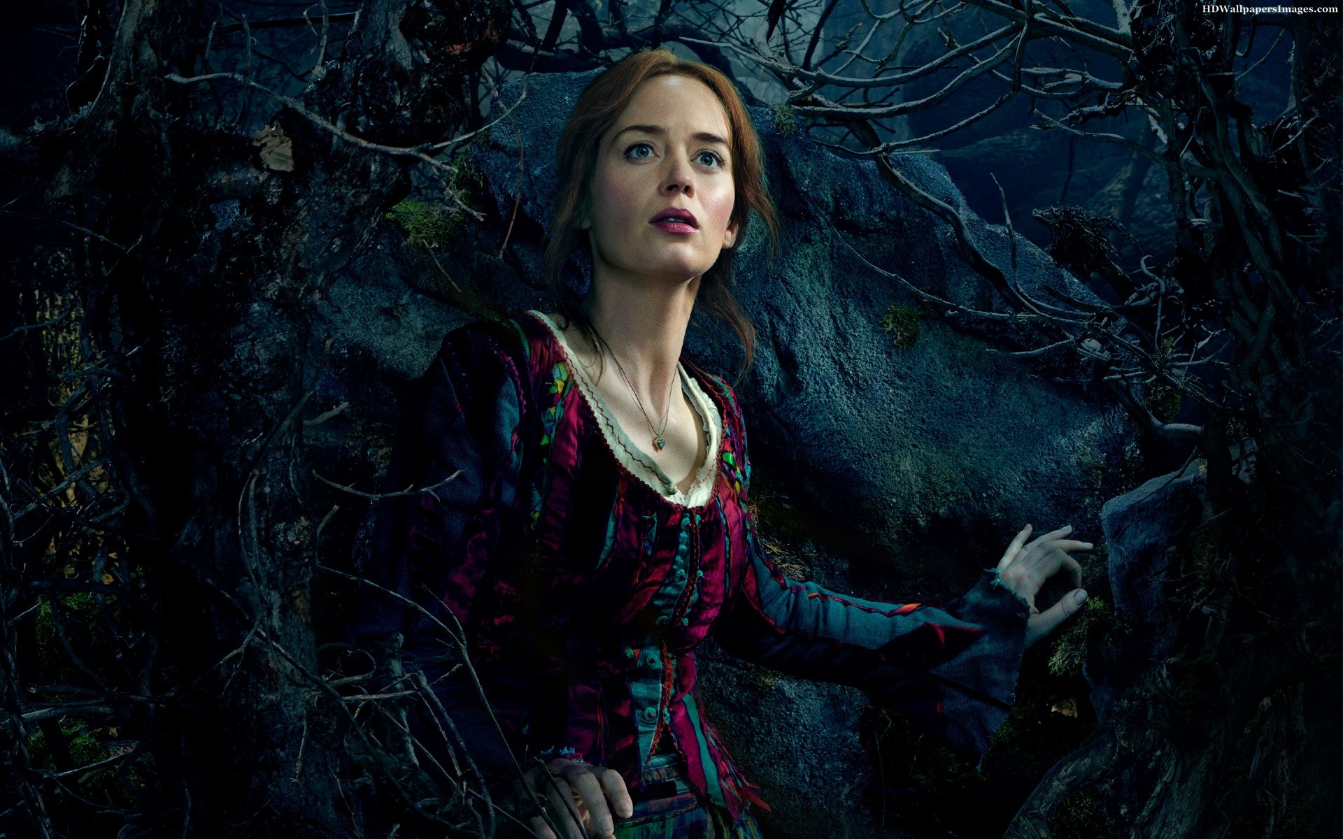 Emily-Blunt-Into-The-Woods-Images[1]