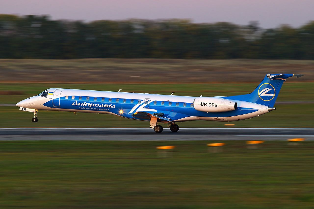 1280px-Dniproavia_Embraer_EMB-145LR[1]