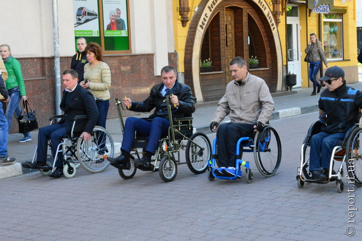 Чиновники на інвалідних візках, Франківськ