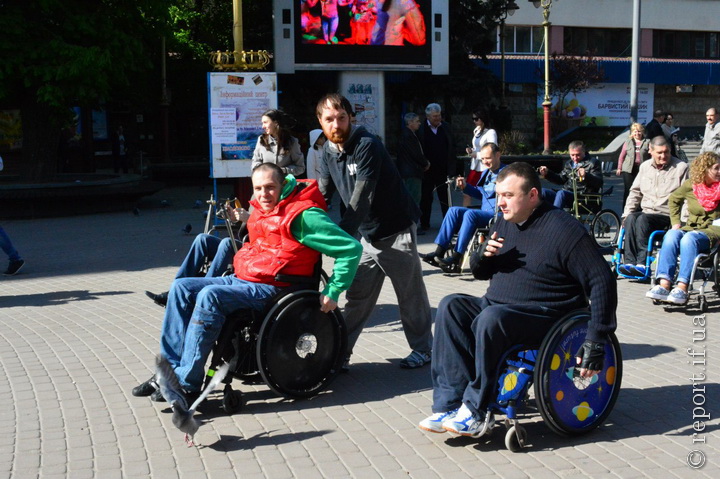 Чиновники на інвалідних візках, Франківськ
