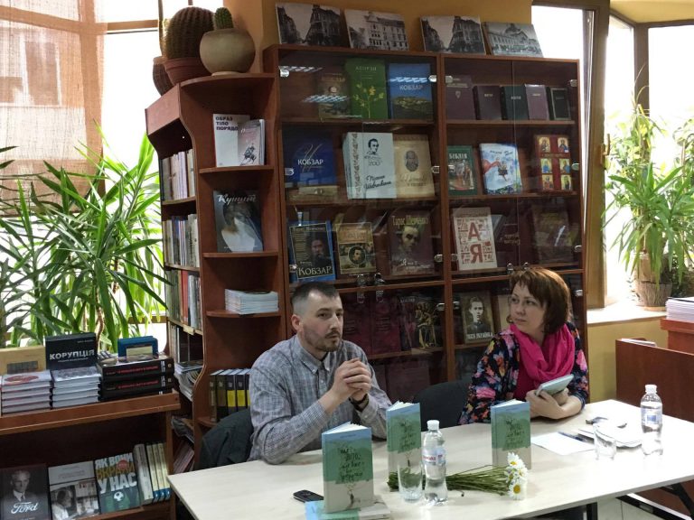 Василь Карп'юк, письменники, Франківськ, презентація