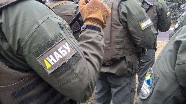 За кордон за 3000 доларів: детективи НАБУ перекрили канал переправки військовозобов’язаних
