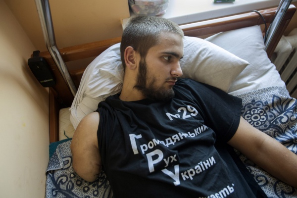 19-річний Василь Пелеш на лікарняному ліжку у Львівському військовому госпіталі 