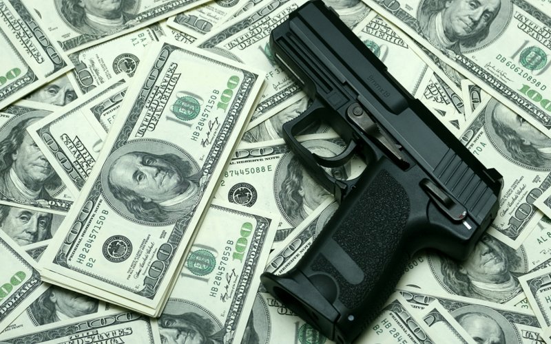 зброя, гроші, вбивство