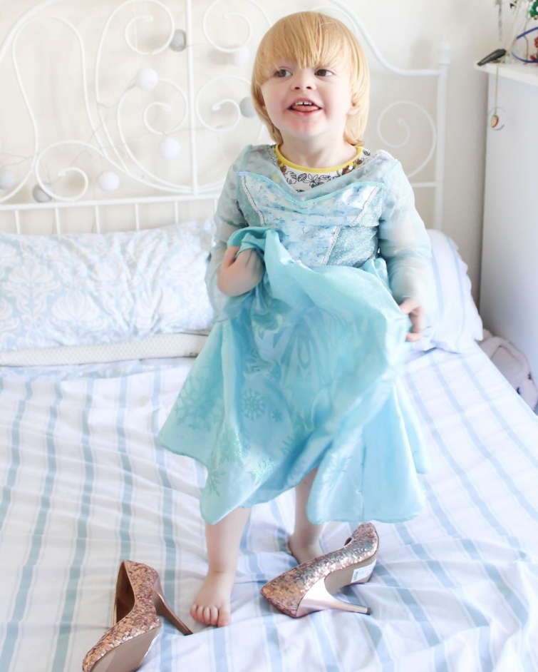 5f78192-hlopchyk-pryntsesa-mama