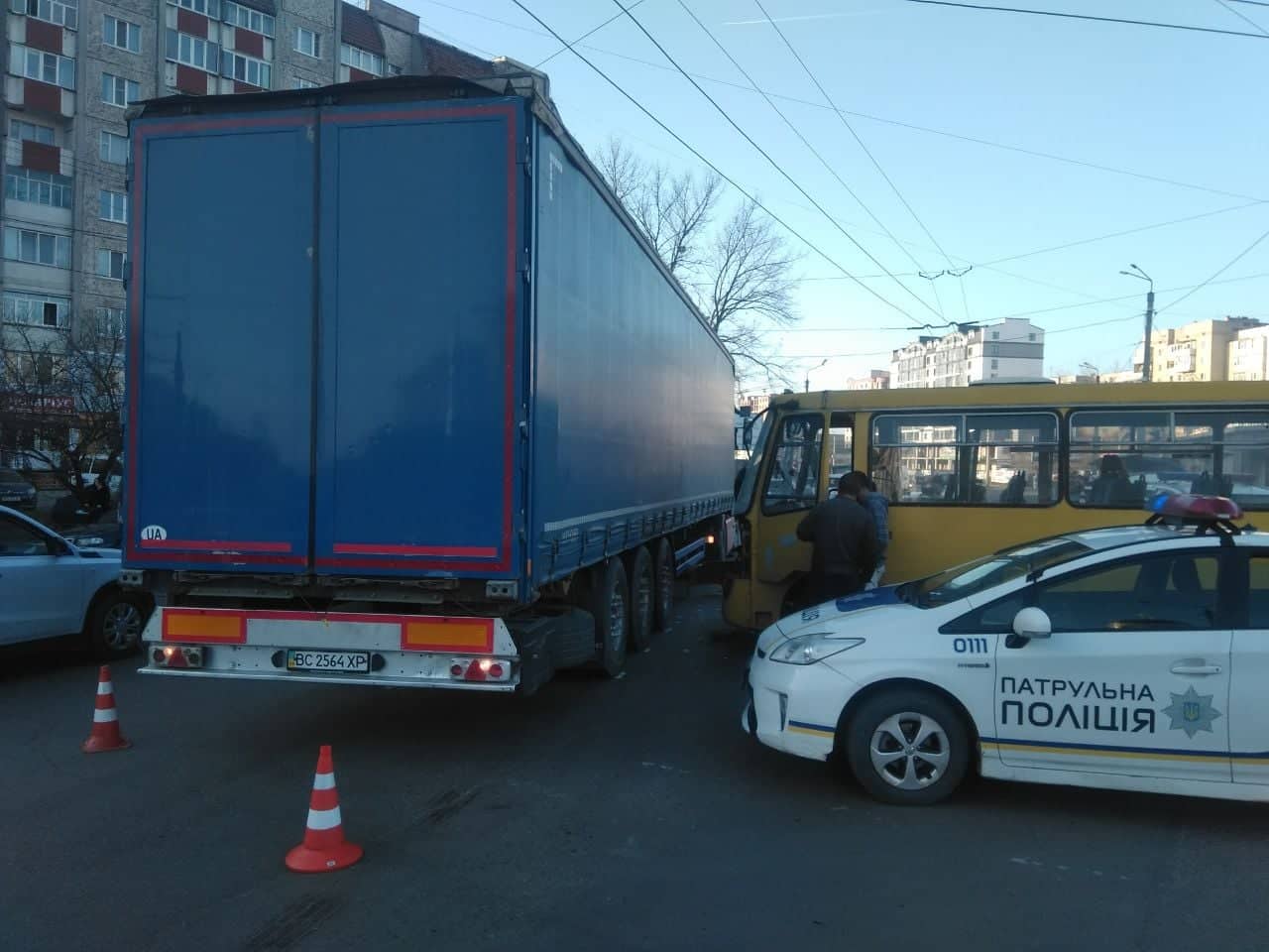 Аварія на перехресті вулиць Івасюка-Стуса