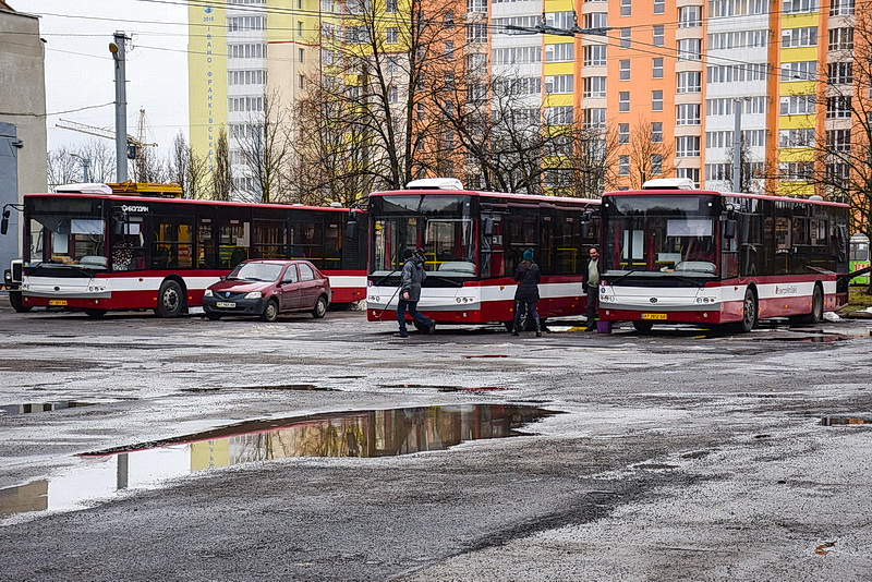До Івано-Франківська доставили нові автобуси "Богдан"
