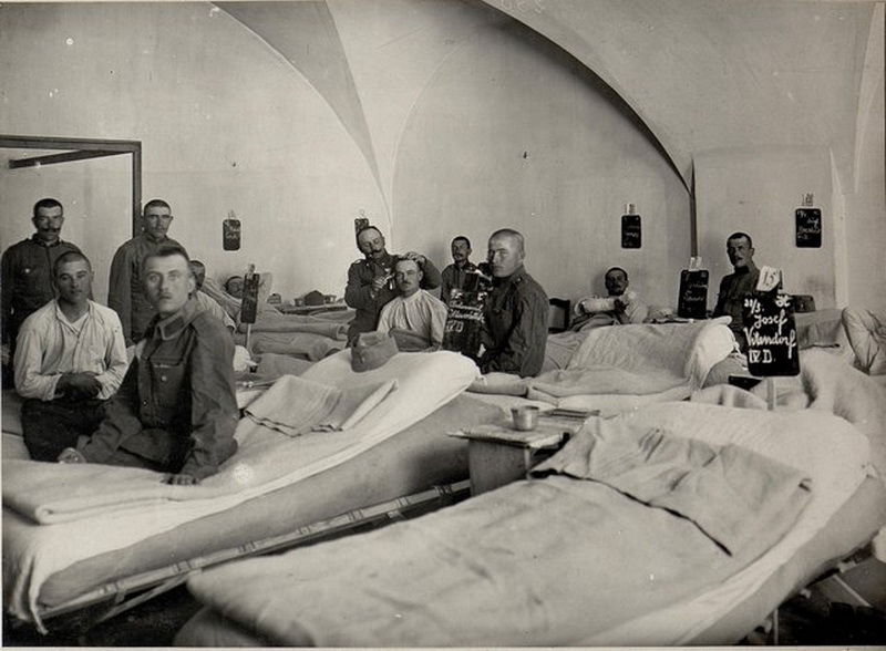 Австрійський шпиталь часів Першої світової війні у селі Нижнів (нині Тлумацького району)