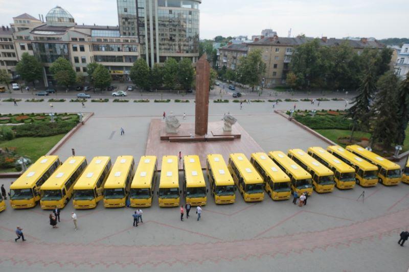 Шкільні автобуси