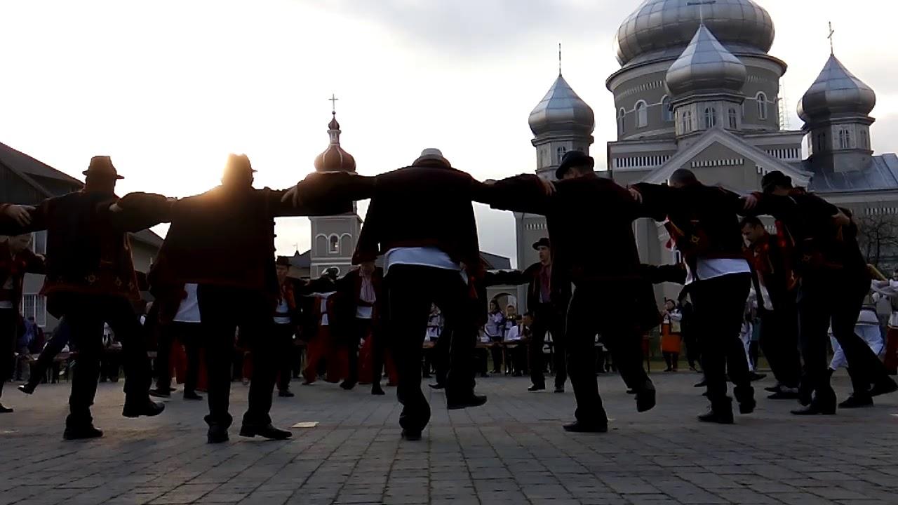 Виконання Аркану під час встановлення рекорду на наймасовіше виконання танцю 2