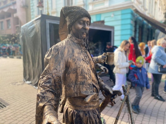 Живі скульптури у Франківську. 14 жовтня 2021 року, День захисників і захисниць