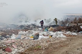 У Тлумачі продовжує горіти сміттєзвалище (ФОТО)