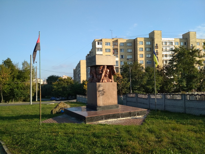 Пам'ятник у Пасічній