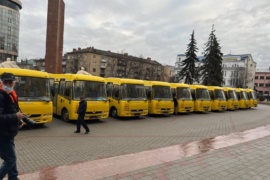 Прикарпатські громади отримали 12 шкільних автобусів