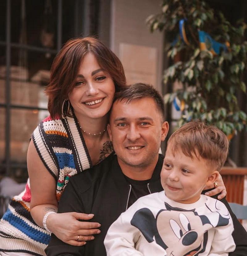 Віра з чоловіком і сином