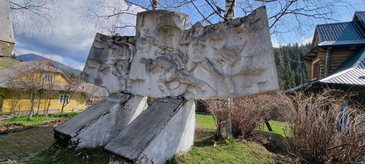 Радянський монумент, Яблуниця, Франківська область