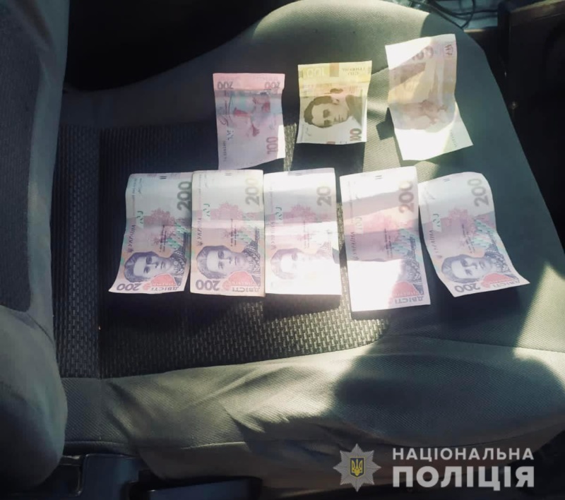 Дати хабаря поліцейським намагалися двоє водіїв на Надвірнянщині