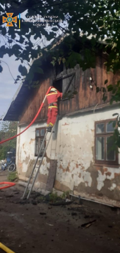 У Богородчанах пожежні загасили вогонь у житловому будинку