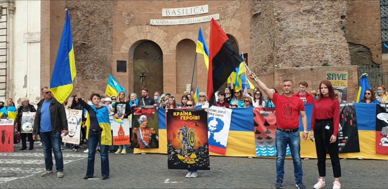 Як українці в Європі допомагають тримати фронт
