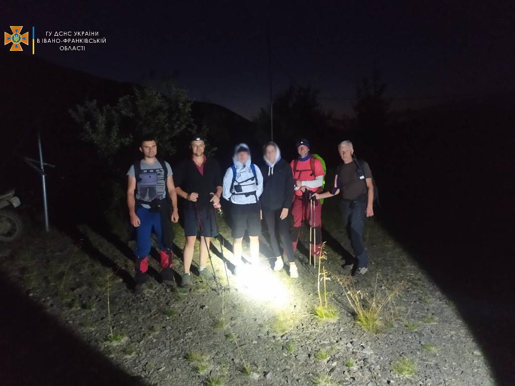 Рятувальники допомогли туристам, які заблукали на горі Пожижевській
