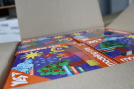 Швейцарські благодійники передали 450 шкільних наборів для Коломиї