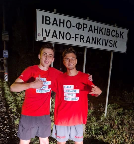 Назар і Влад пробігли зі Львова до Франківська