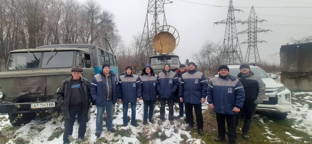 Прикарпатські енергетики вирушили на Миколаївщину допомагати колегам