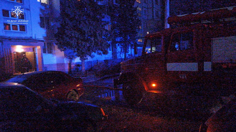 У Франківську на пожежі загинула людина, двох врятували