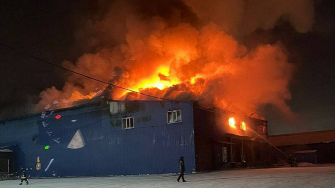 У російському Красноярську спалахнув склад на площі 6000 квадратів