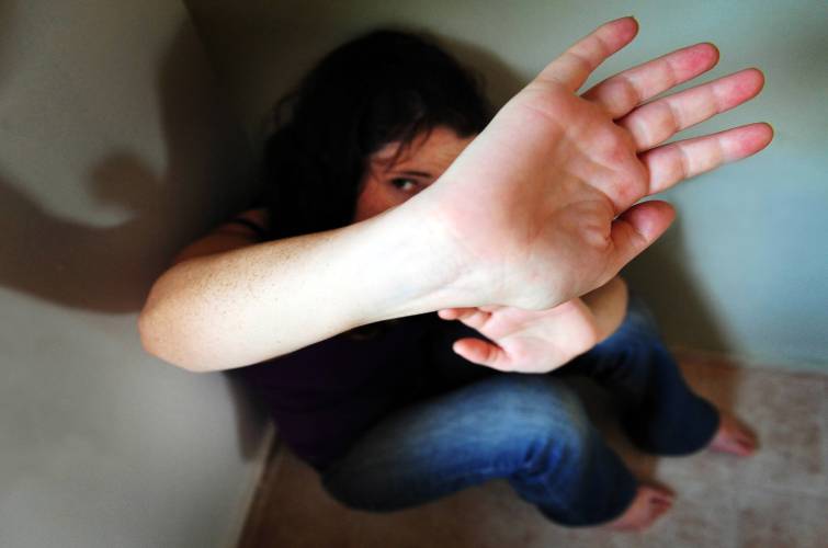 На Закарпатті трьом підліткам, які зґвалтували 14-річну дівчинку, дали умовний термін