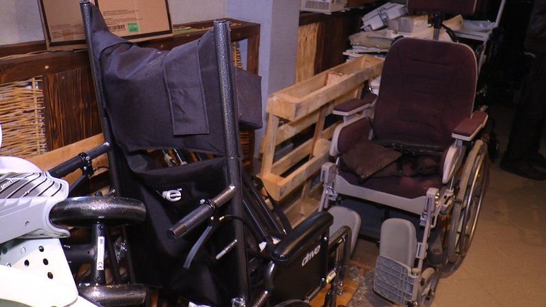 На Франківщині люди з інвалідністю можуть отримати милиці й візки