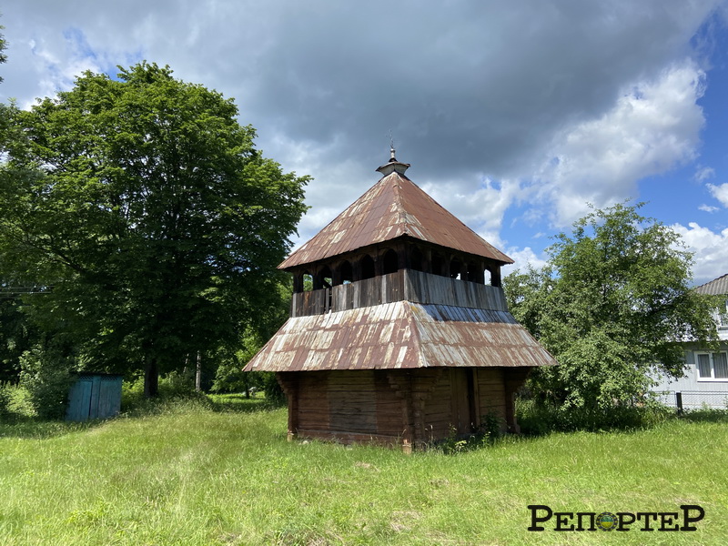 Мешканці села на Рожнятівщині власними силами реставрують церкву, де молився Шептицький