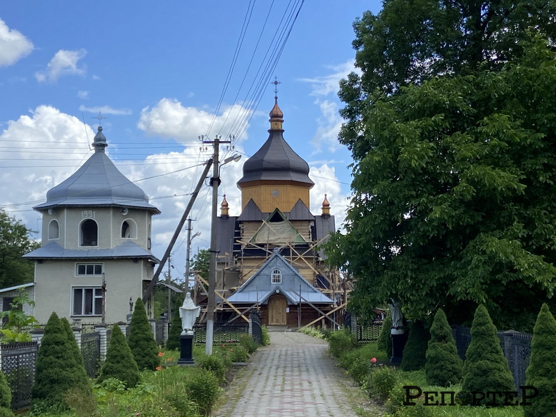 Церква у селі Цінева