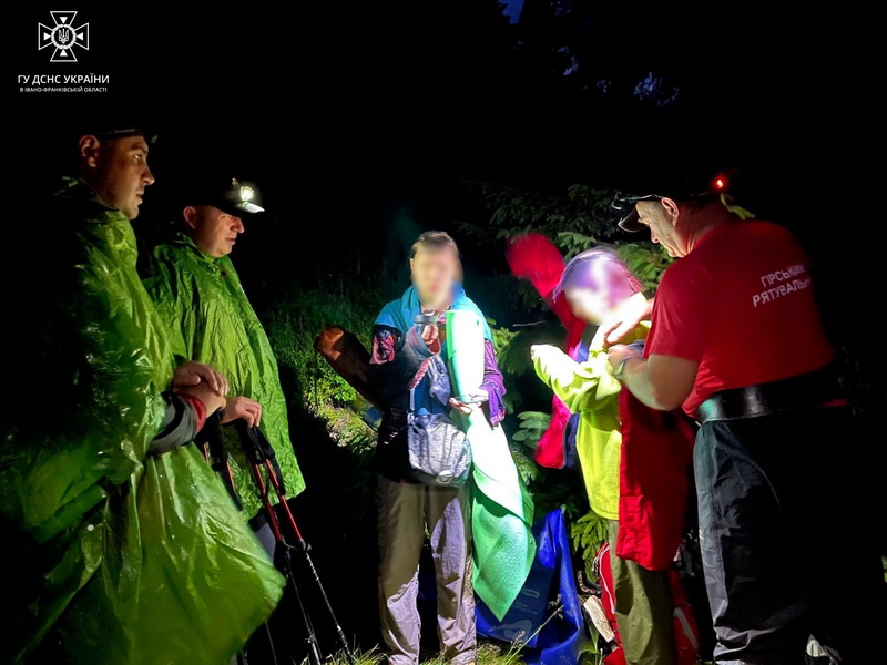 Рятувальники в грозу допомогли двом туристкам біля Несамовитого