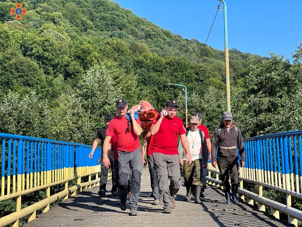 У Карпатах на горі Мала Козьмеска заблукали четверо туристів