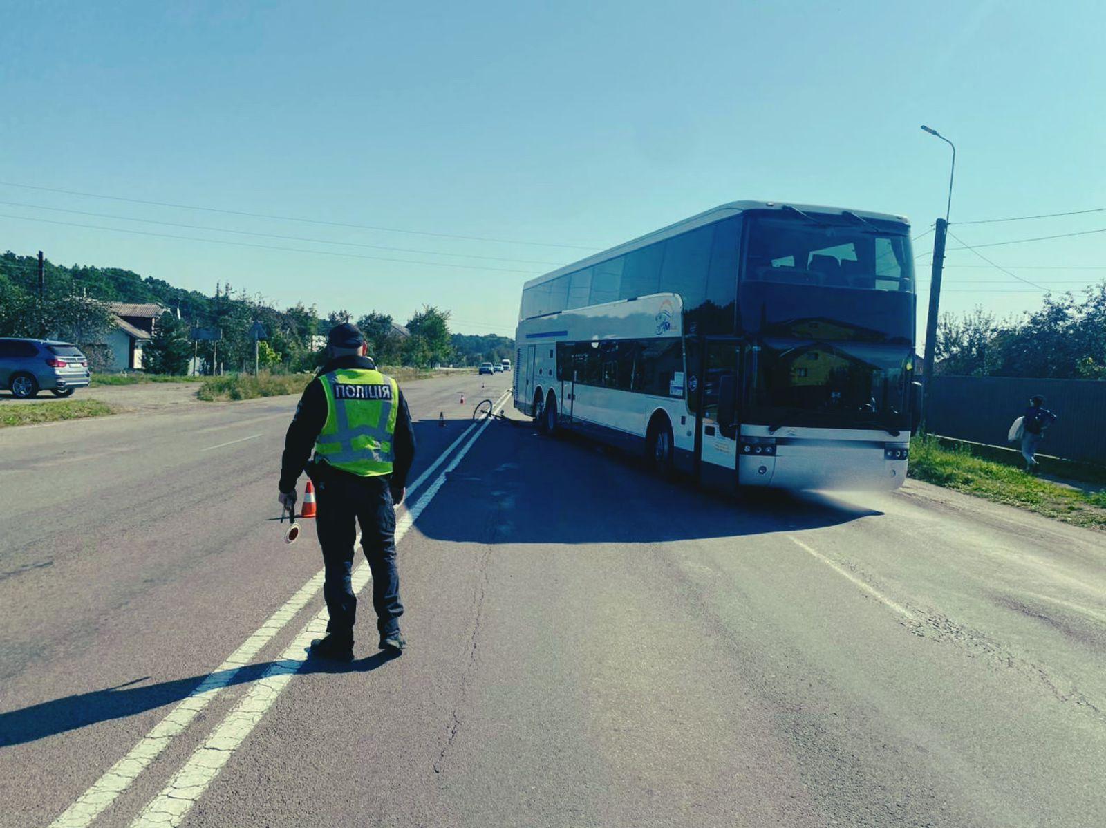 На Прикарпатті автобус міжнародного сполучення збив велосипедиста