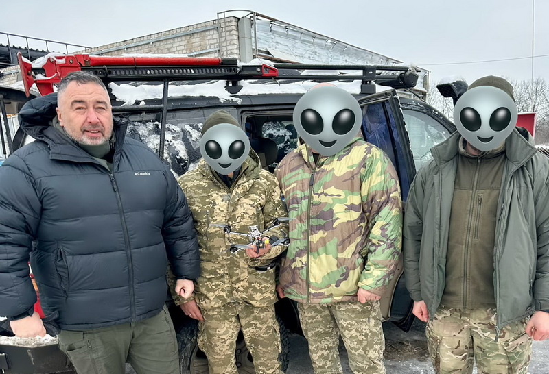 Голова Богородчанської громади Ростислав Заремба відвіз на фронт 43 FPV-дрони