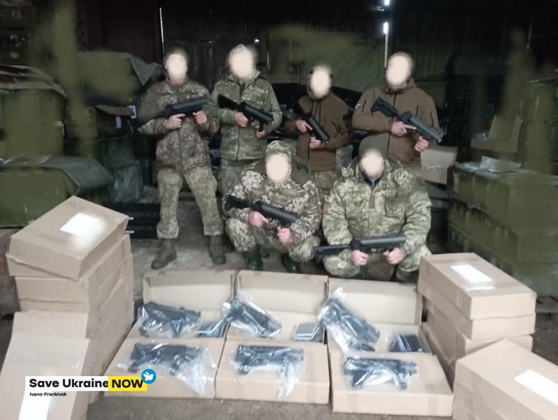 Франківські волонтери купили 100 гранатометів для військових
