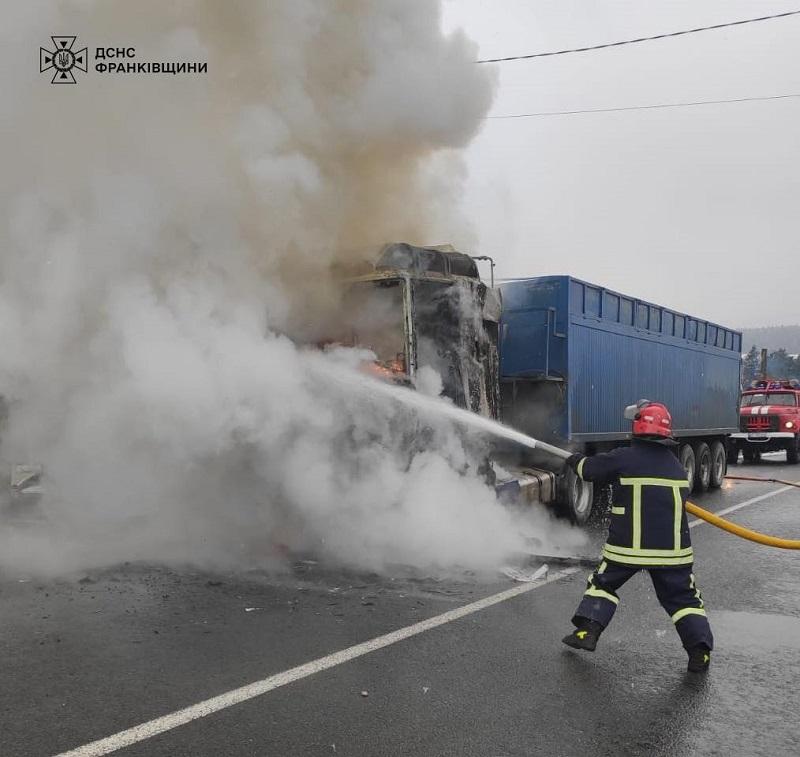 На Прикарпатті горіла вантажівка, пожежу ліквідували рятувальники