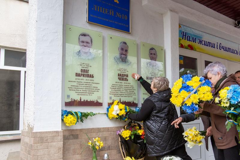 У Франківську відкрили пам'ятні дошки Андрію Чепілю та Олегу Паркулабу