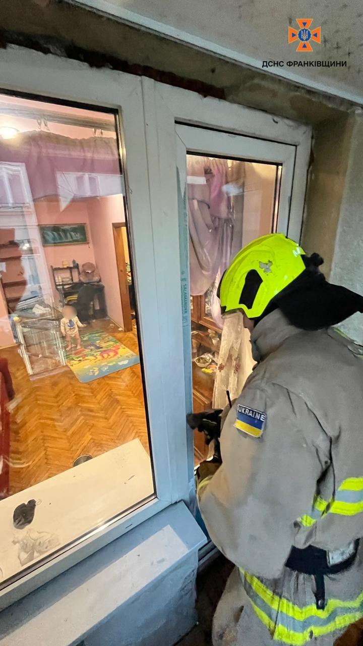 Франківські рятувальники, відкрити двері квартири