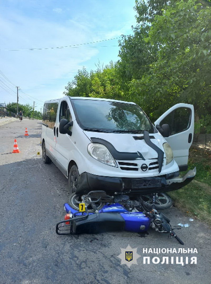 У Коломийському районі бус в'їхав у мотоцикл - постраждала дитина