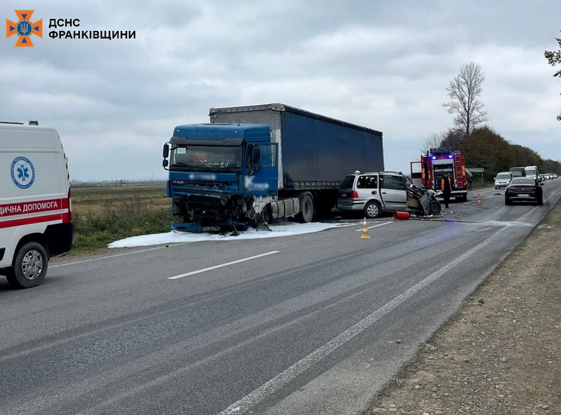 На Прикарпатті у ДТП загинув водій легковика