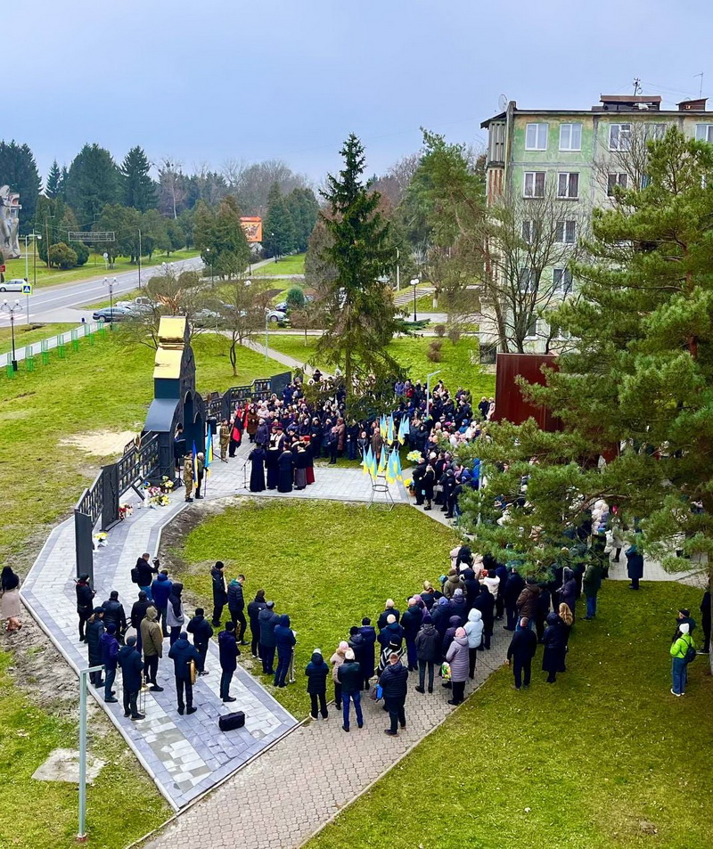 У Бурштині відкрили Меморіал Героям (ФОТО)