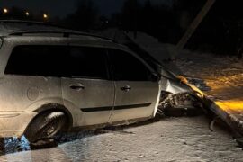 У Франківську нетверезий водій в'їхав в електроопору