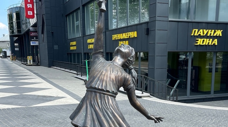 дівчинка з кульками