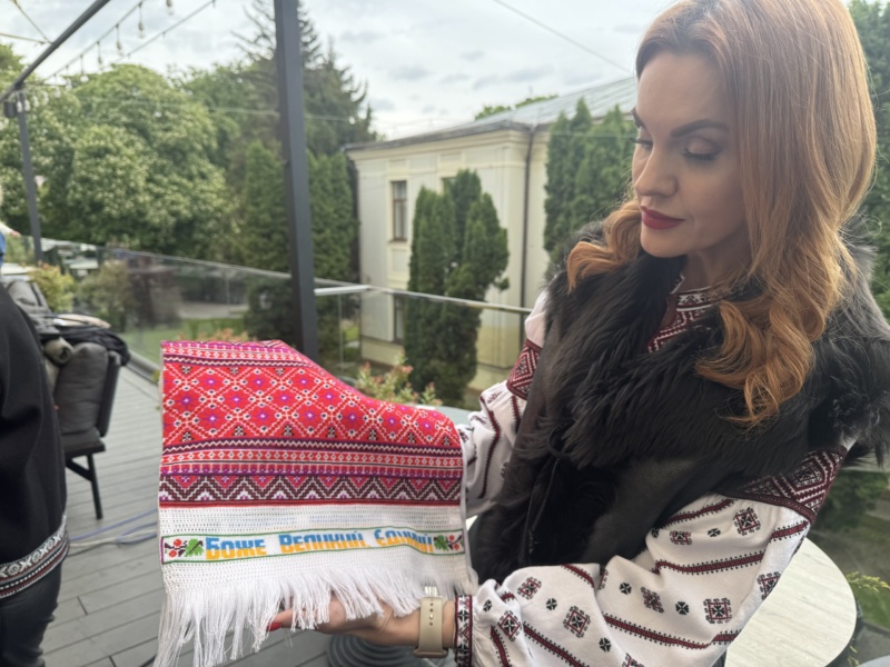 Вишиванка перемоги, Наталя Фармус